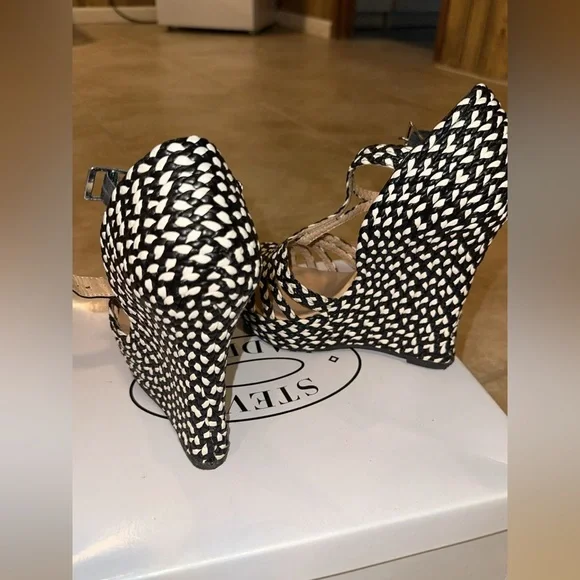 Heels - Picture 6 of 6